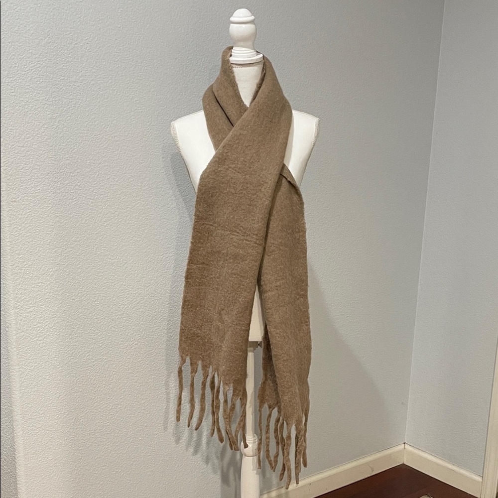H&M Elegant Brown Fringe Scarf